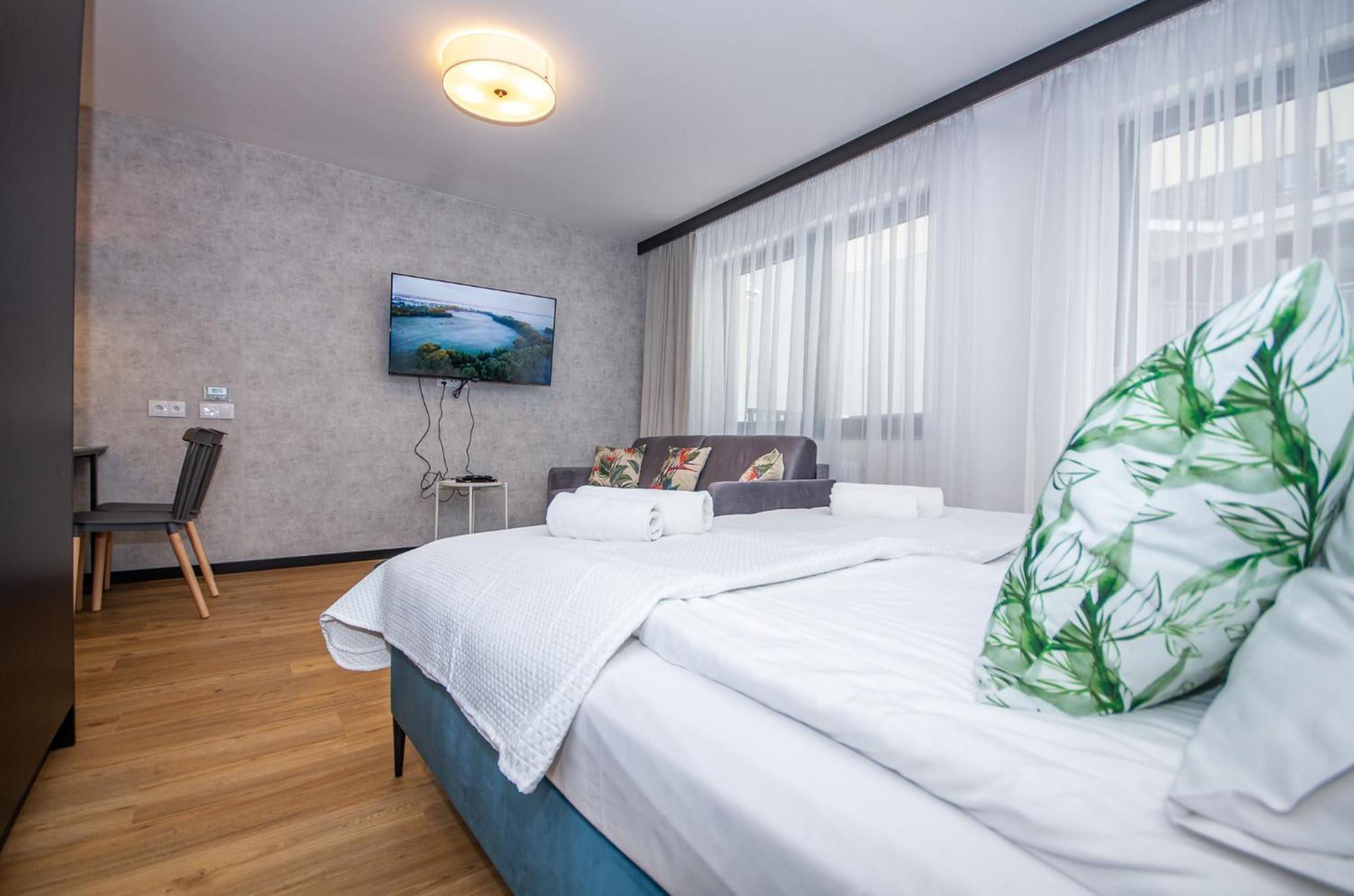 Inpoint Apartments G15 Near Old Town & Kazimierz District & Parking Option Krakow Bagian luar foto